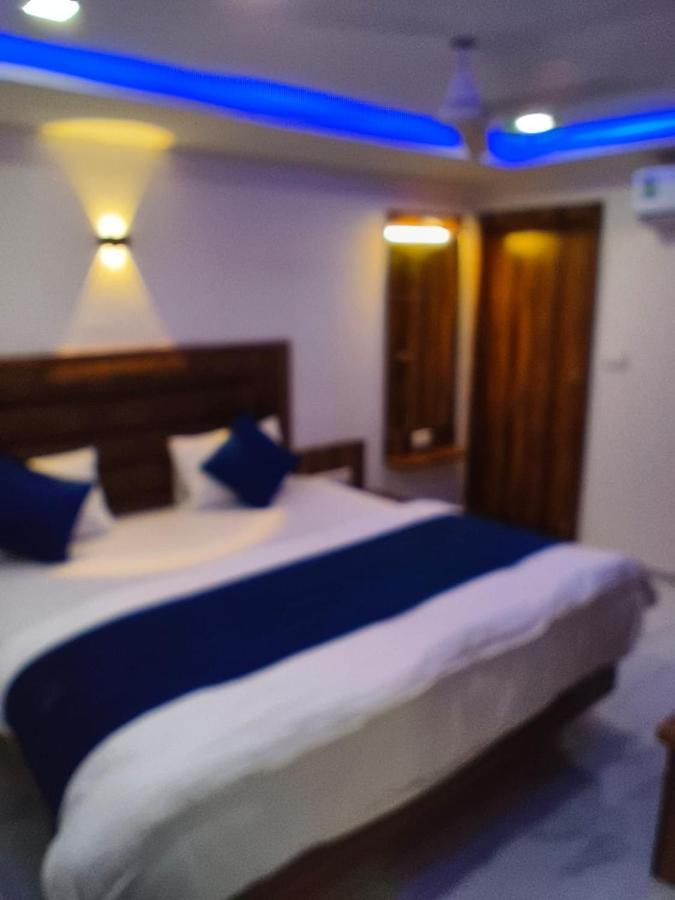 Hotel Ozone,阿穆达巴 外观 照片