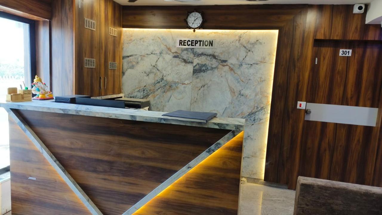 Hotel Ozone,阿穆达巴 外观 照片