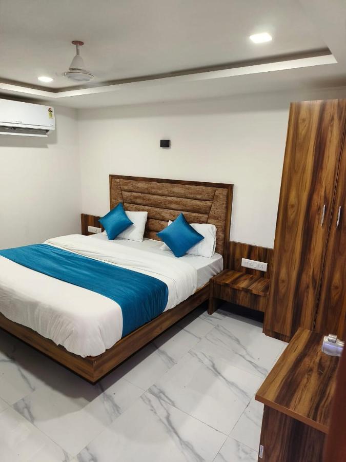 Hotel Ozone,阿穆达巴 外观 照片