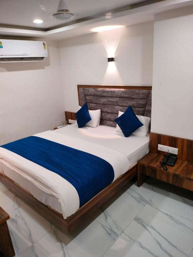 Hotel Ozone,阿穆达巴 外观 照片