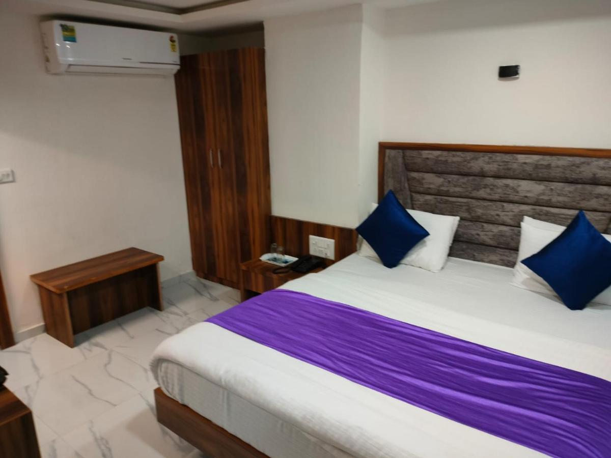 Hotel Ozone,阿穆达巴 外观 照片