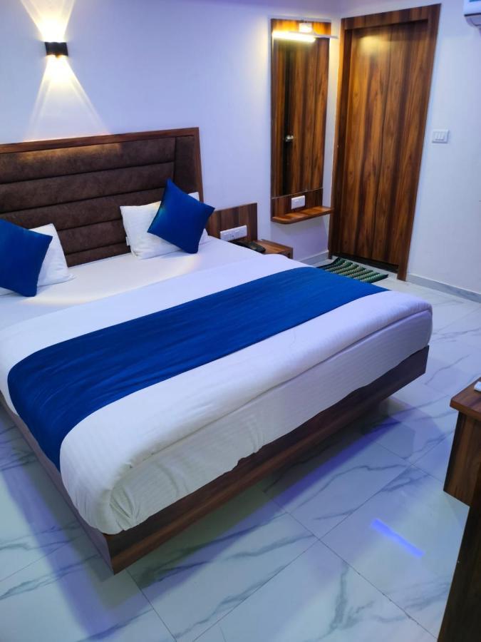 Hotel Ozone,阿穆达巴 外观 照片