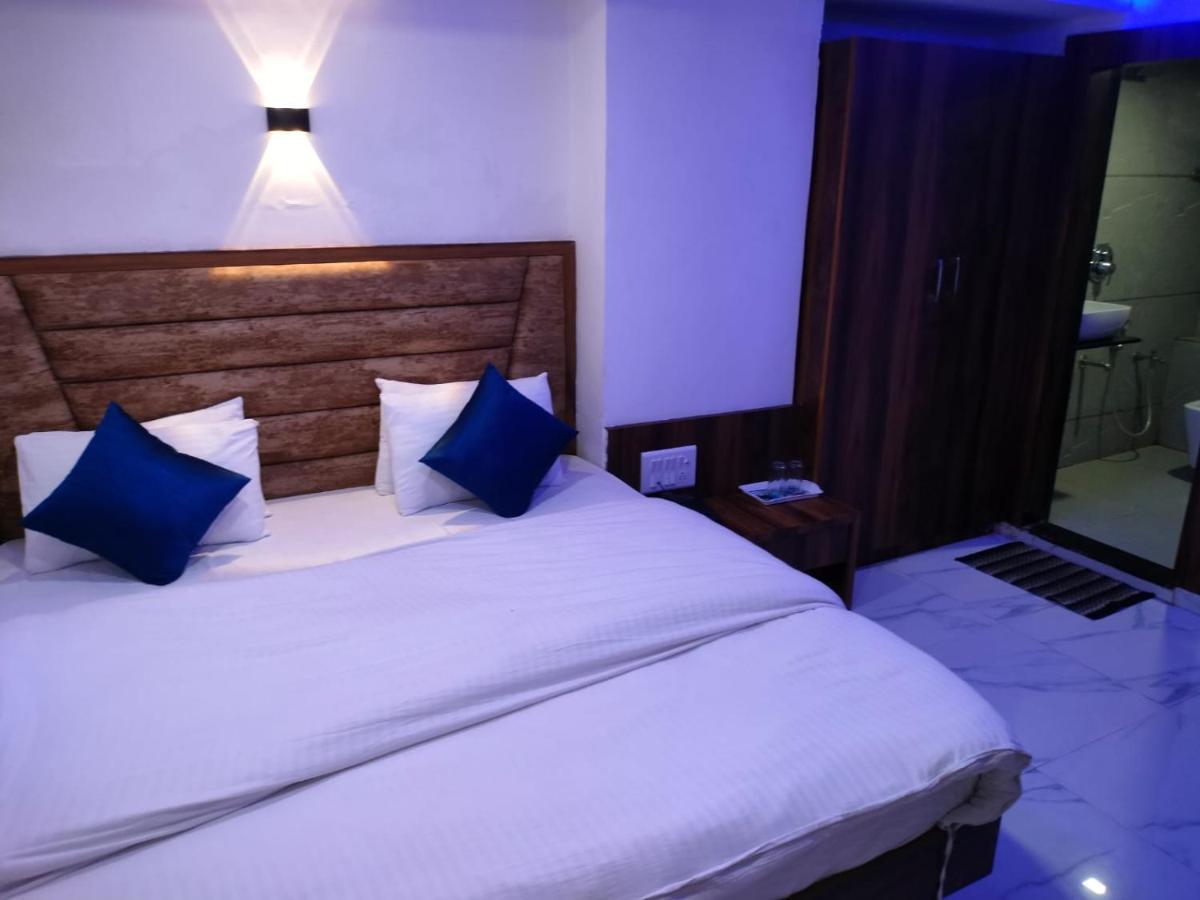 Hotel Ozone,阿穆达巴 外观 照片