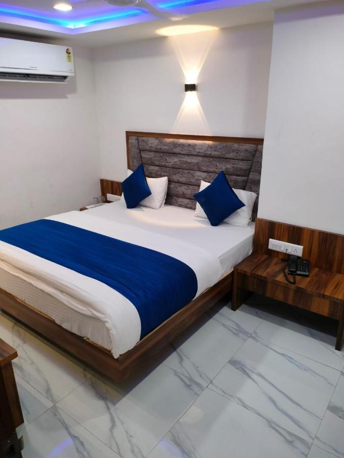 Hotel Ozone,阿穆达巴 外观 照片