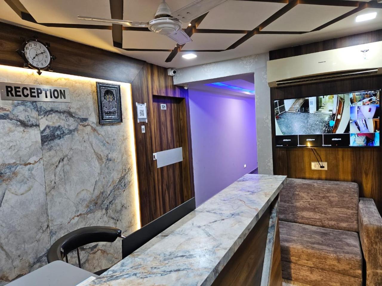 Hotel Ozone,阿穆达巴 外观 照片