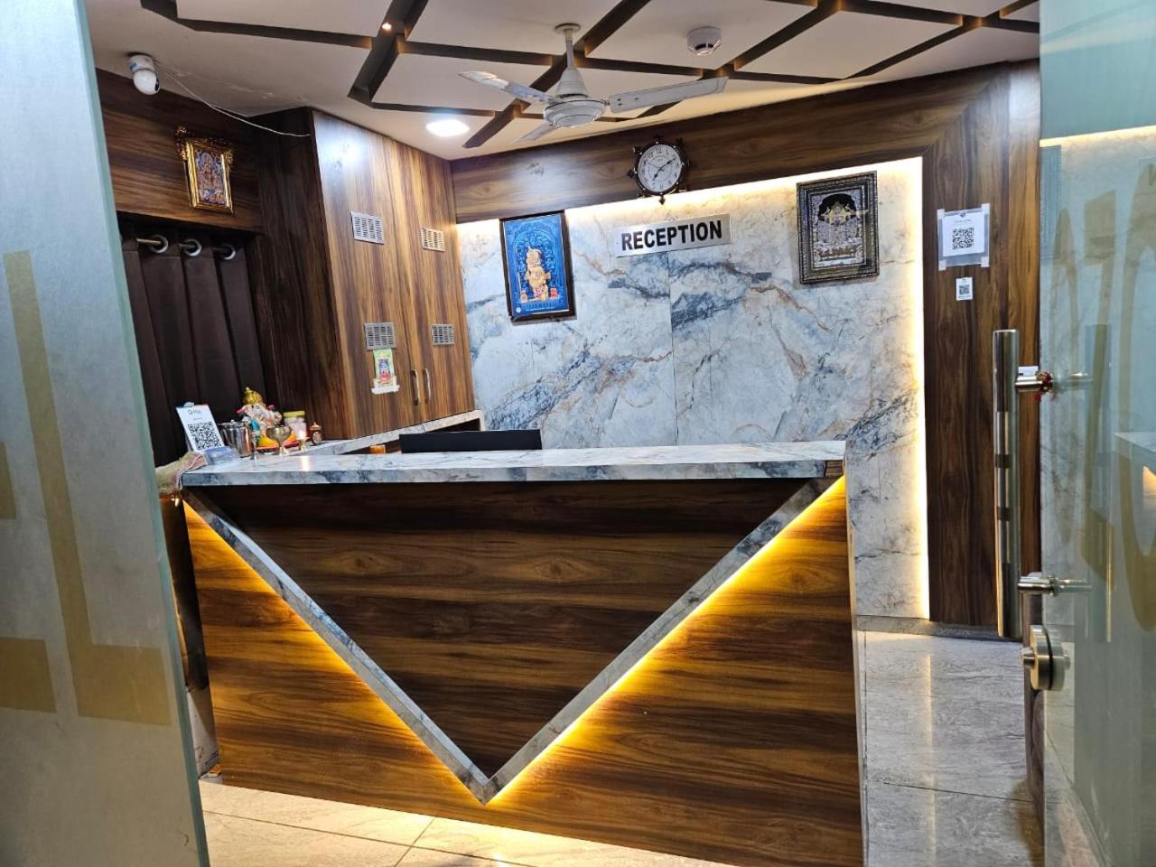 Hotel Ozone,阿穆达巴 外观 照片