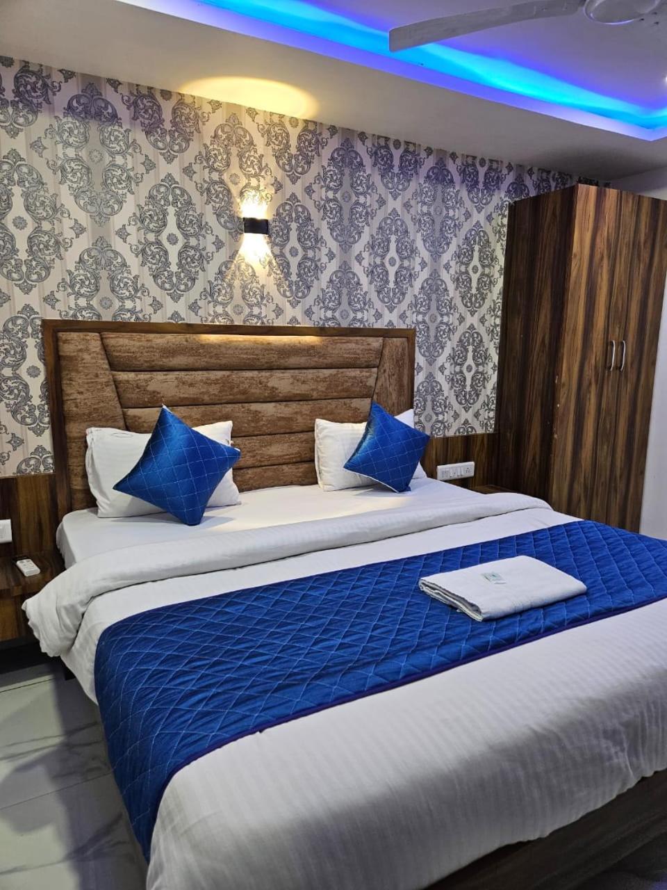 Hotel Ozone,阿穆达巴 外观 照片