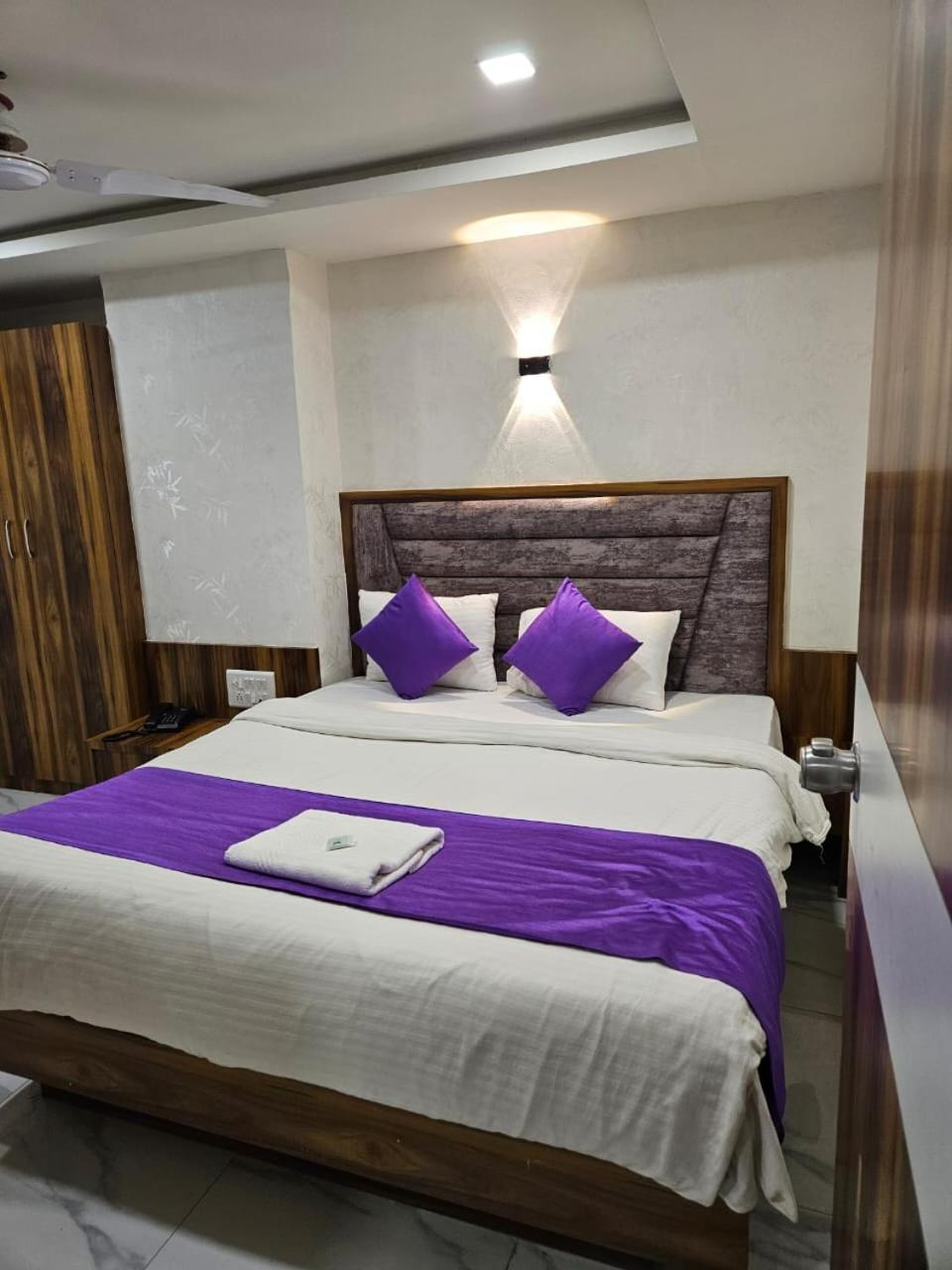 Hotel Ozone,阿穆达巴 外观 照片
