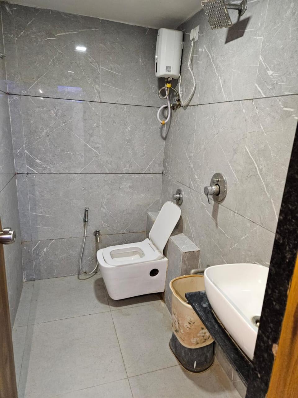 Hotel Ozone,阿穆达巴 外观 照片