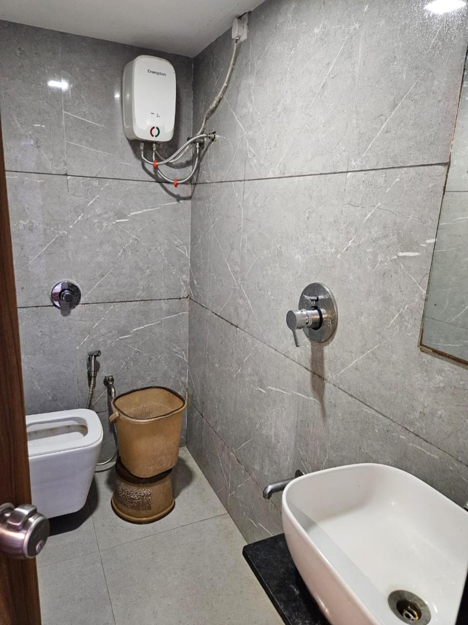 Hotel Ozone,阿穆达巴 外观 照片