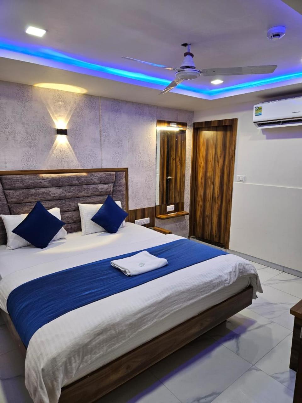 Hotel Ozone,阿穆达巴 外观 照片