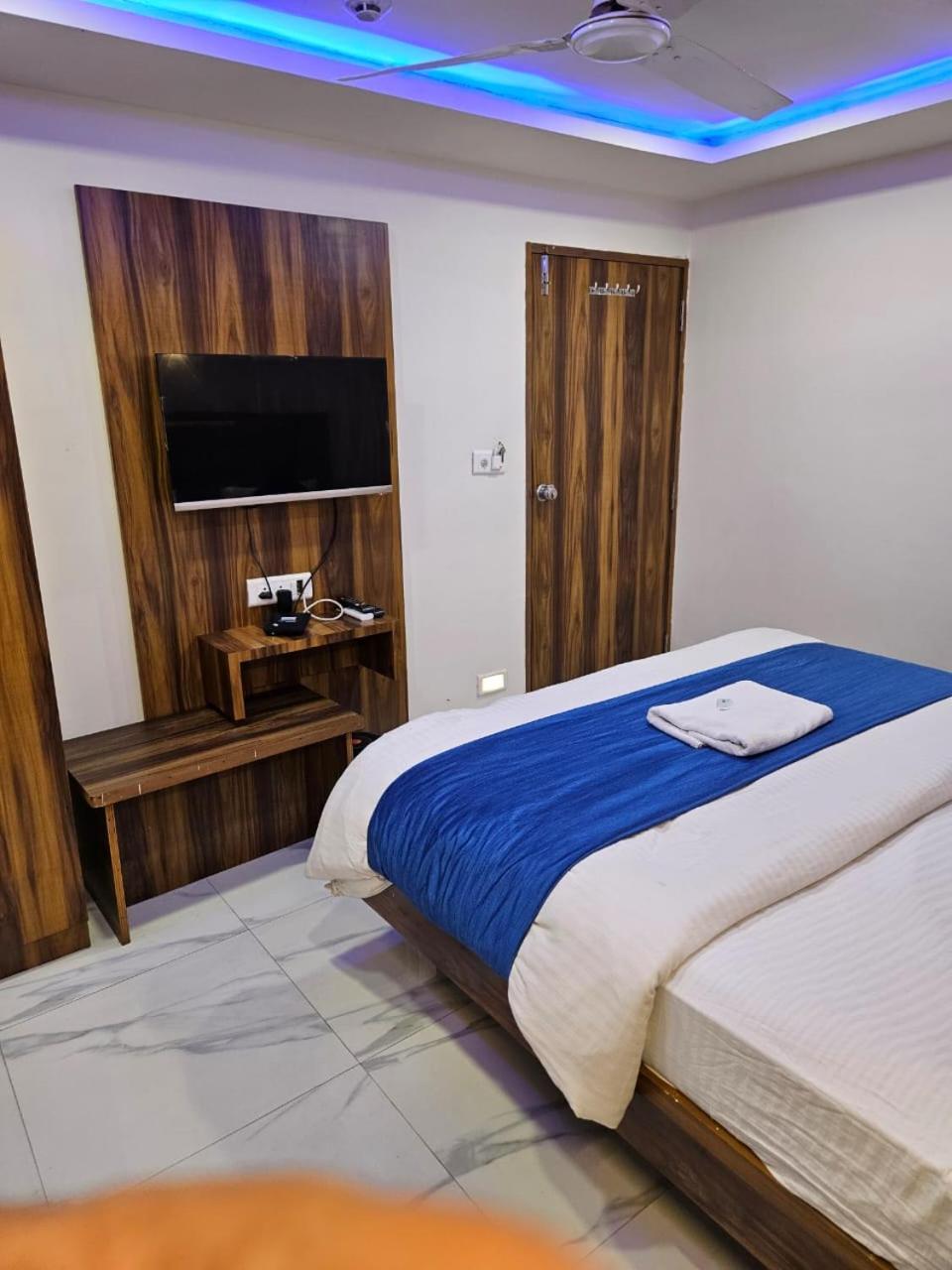 Hotel Ozone,阿穆达巴 外观 照片