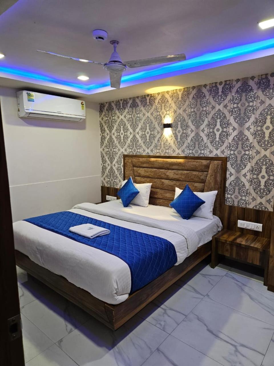 Hotel Ozone,阿穆达巴 外观 照片