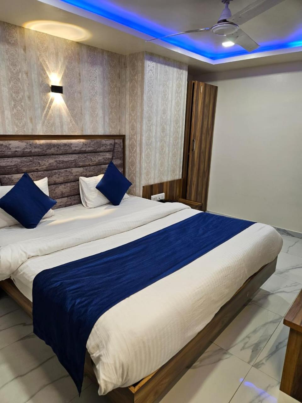 Hotel Ozone,阿穆达巴 外观 照片