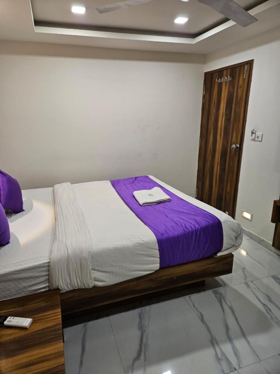 Hotel Ozone,阿穆达巴 外观 照片
