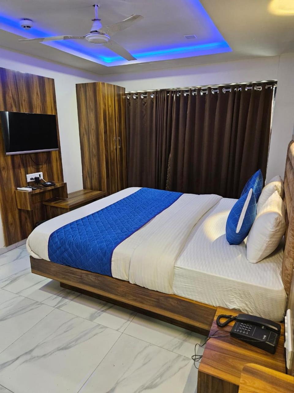 Hotel Ozone,阿穆达巴 外观 照片